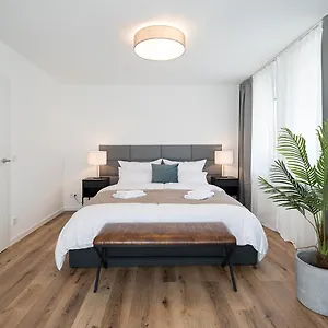 https://apt-neues-2-schlafzimmer-mit-rooftopterrace.dresdenhotels.net
